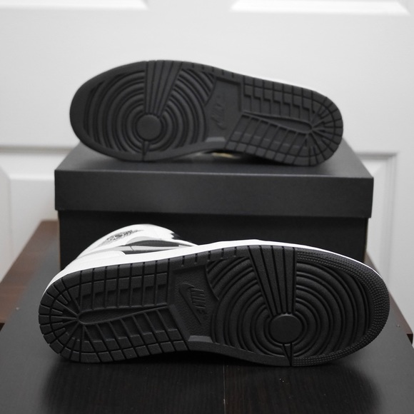 Nike Air Jordan 1 Mid White Shadow Shoe 554724-073 - Picture 4 of 4